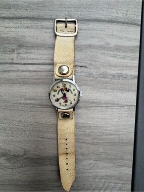 Vintage Minnie Mouse Wristwatch with Character Dial